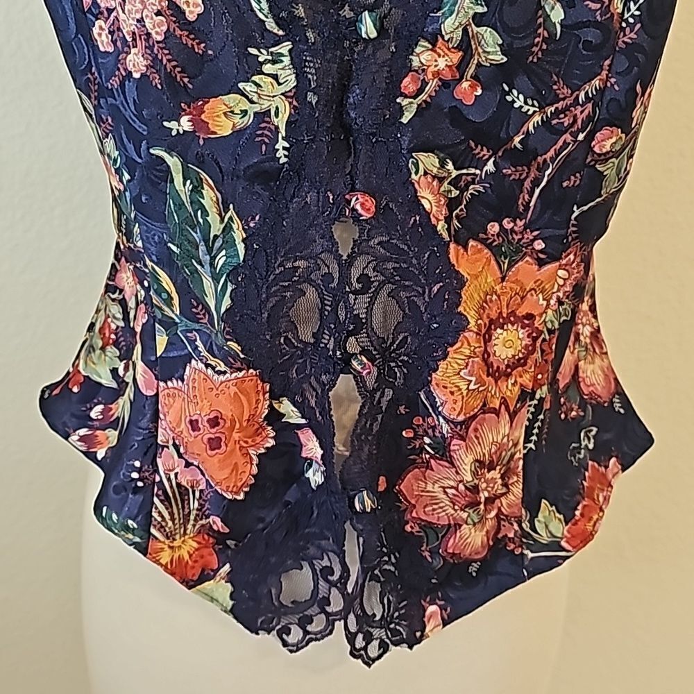 Victoria's Secret Vintage Gold Label Floral and Lace Button Up Camisole M - Picture 2 of 10